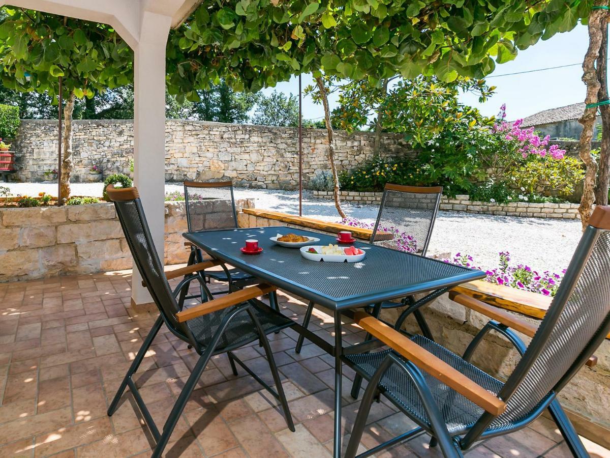 Ninas - Free Wine&Spirit Tasting Apartment Visnjan Exterior photo